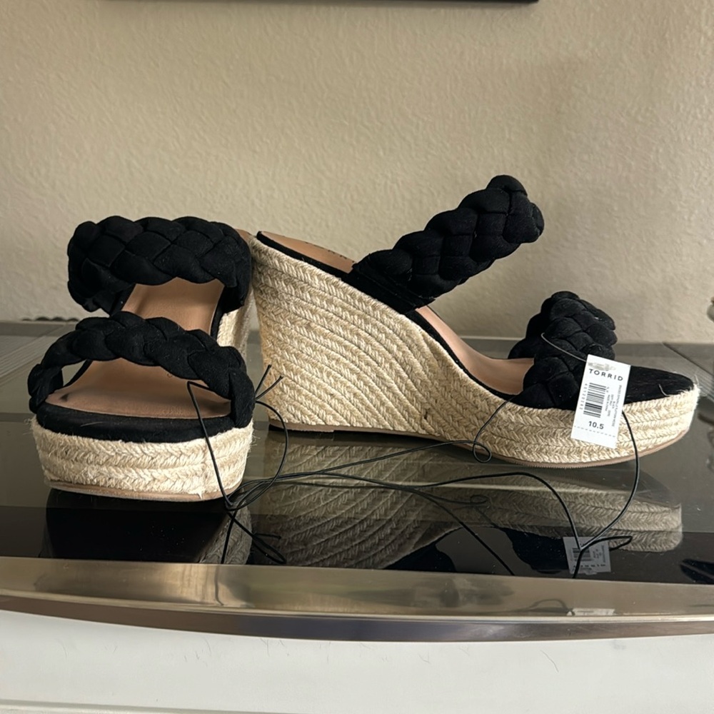 NWT Black faux suede espadrille wedges - Size 10.5